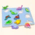 Puzzle Montessori de dinosaurios con piezas encajables de madera
