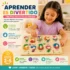 Niña utilizando tabla Montessori de números con piezas de encaje educativas