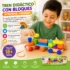 Niño jugando con tren didáctico de madera Montessori