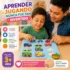 Padre e hijo usando juego educativo de transportes