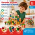 Niño jugando con bloques de madera Montessori educativos y seguros